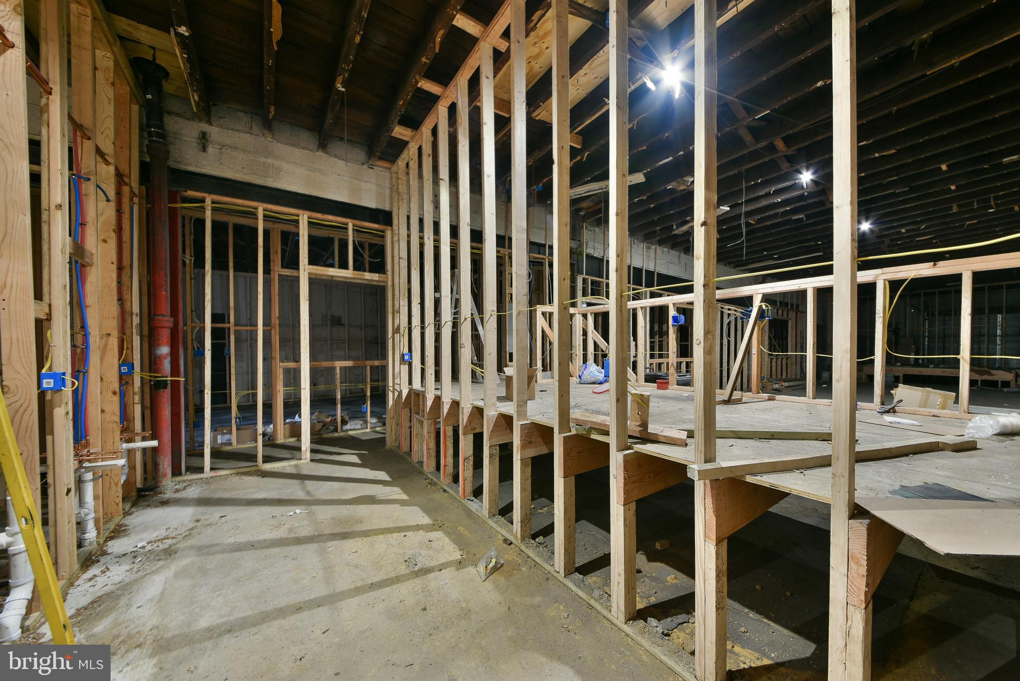 TACONY - Commercial Sale