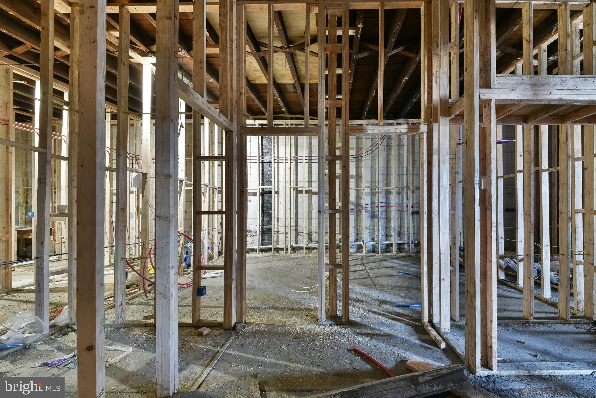 TACONY - Commercial Sale