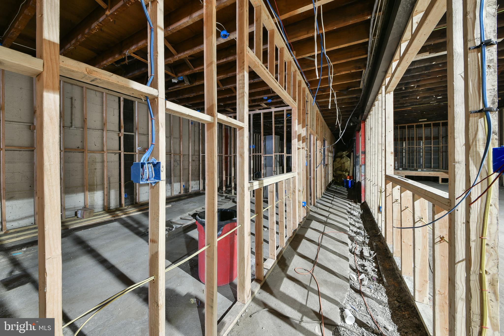 TACONY - Commercial Sale