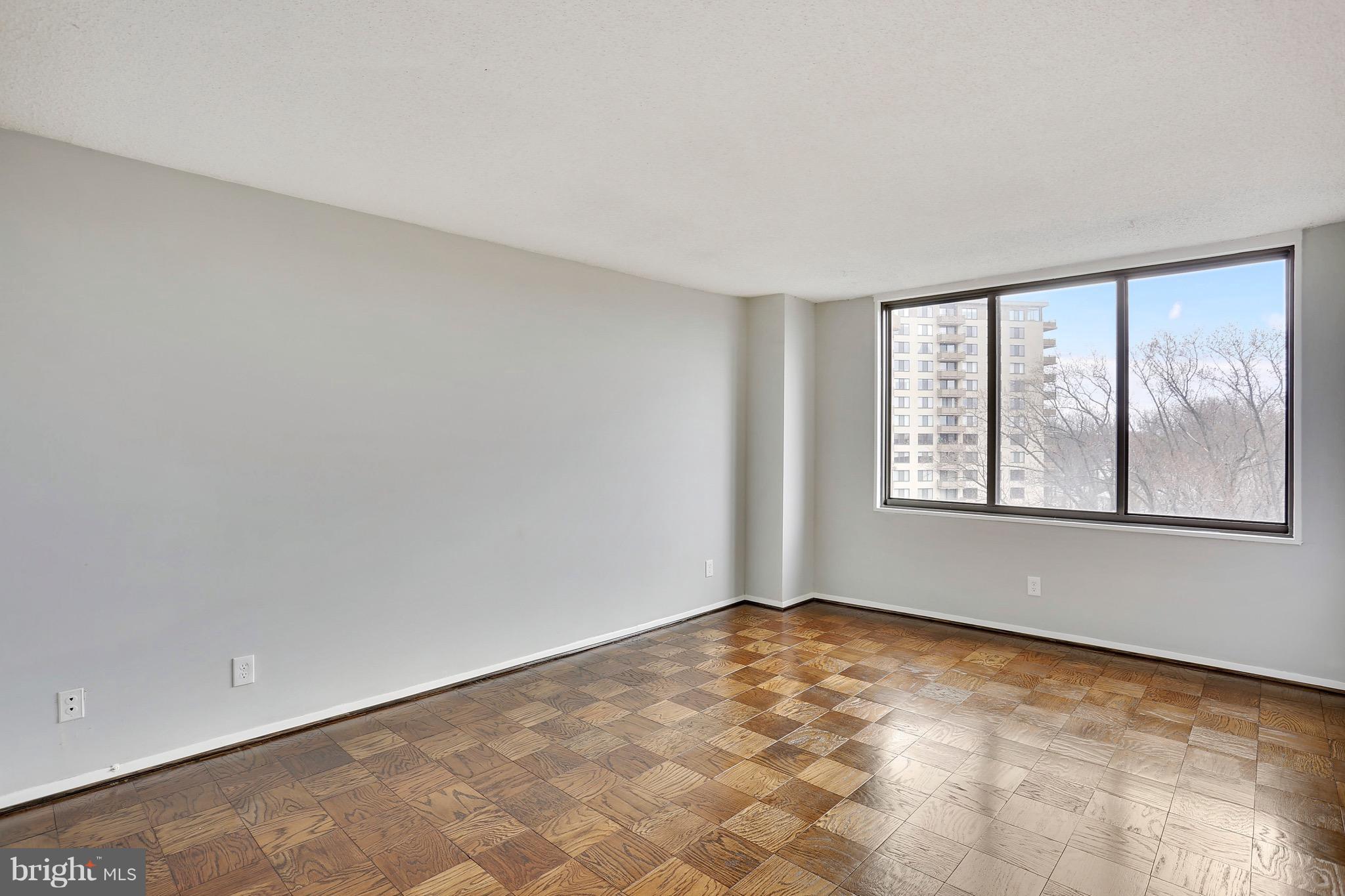 PROMENADE TOWERS - Residential