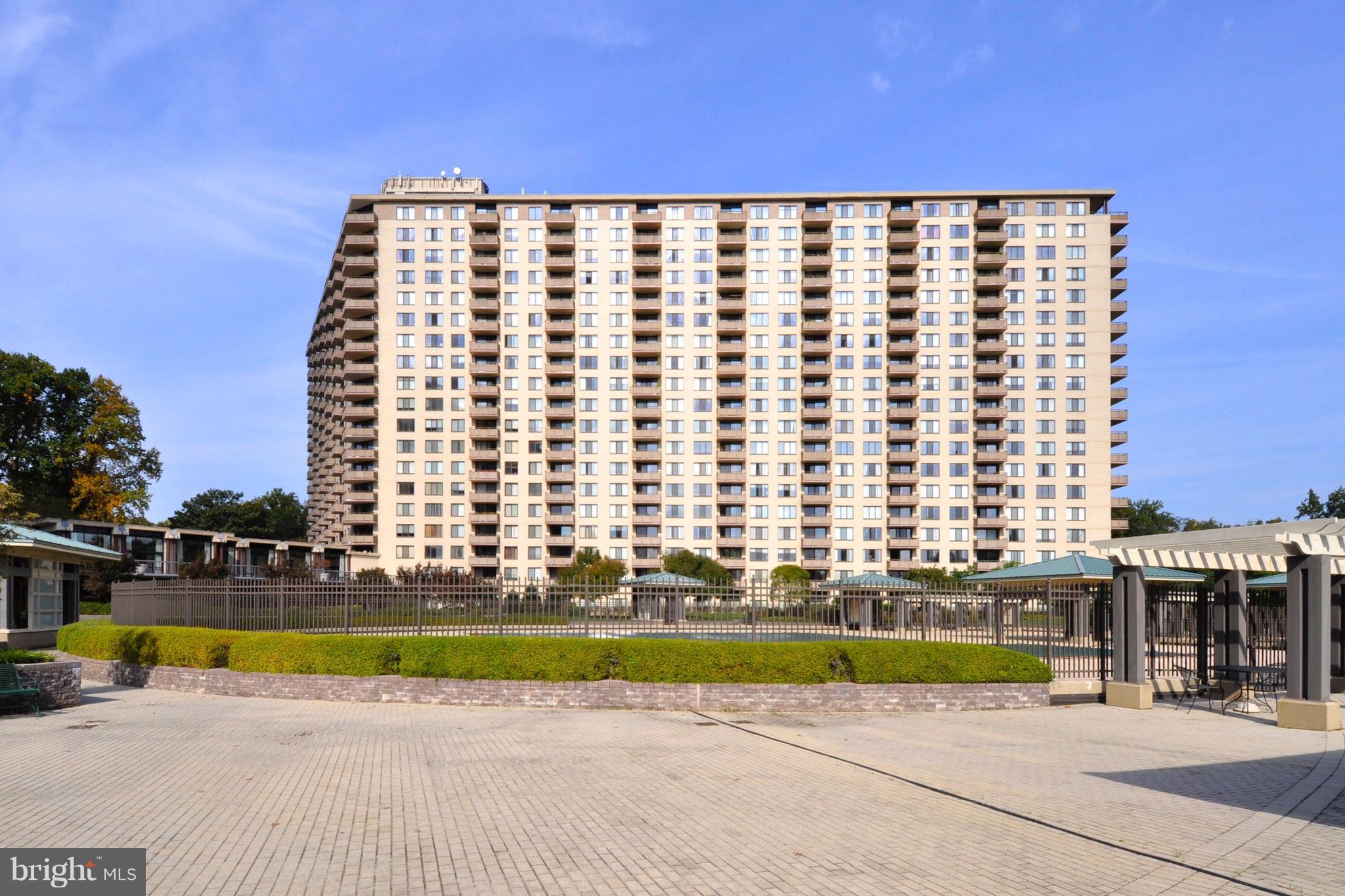 PROMENADE TOWERS - Residential