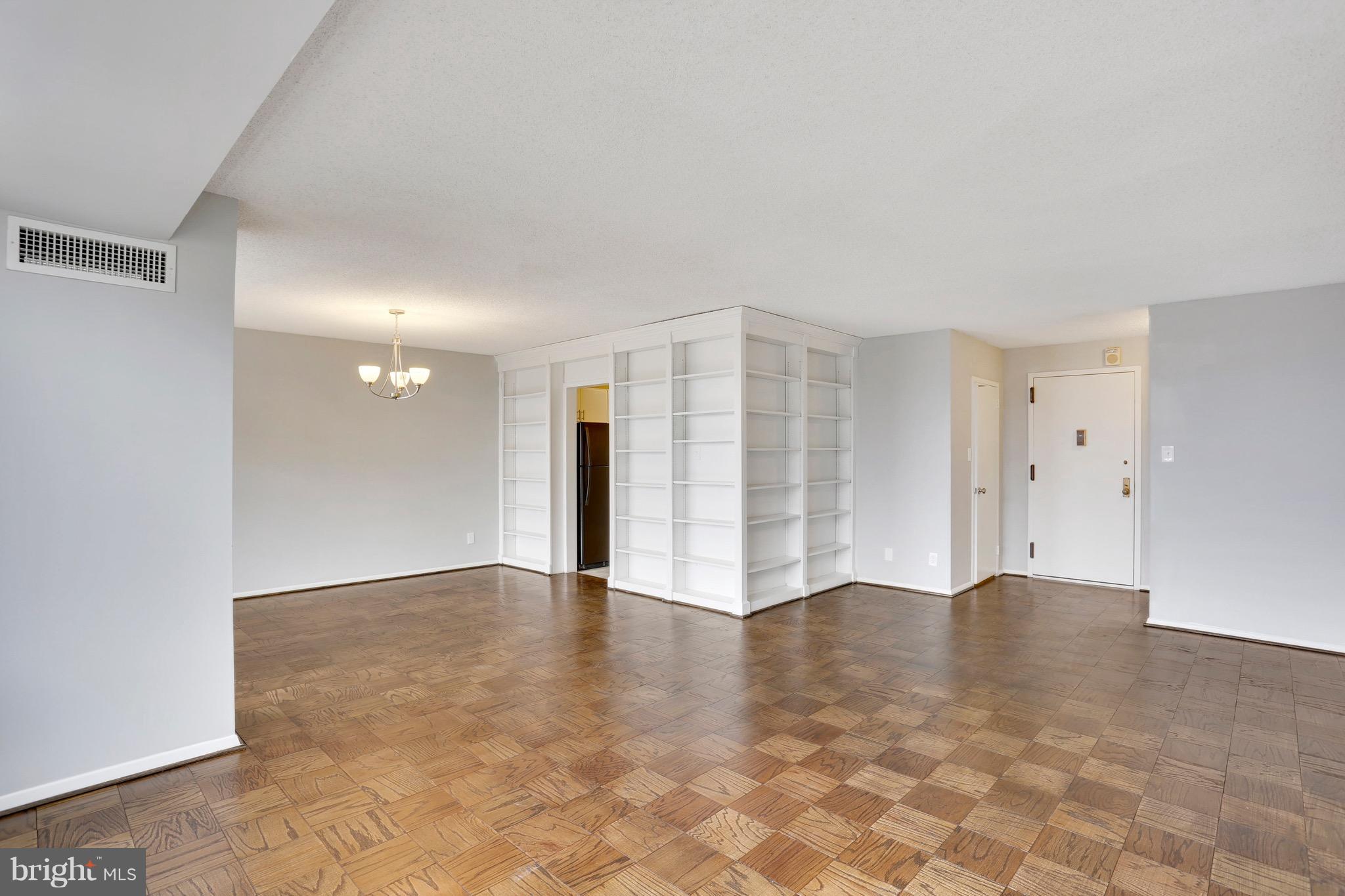 PROMENADE TOWERS - Residential