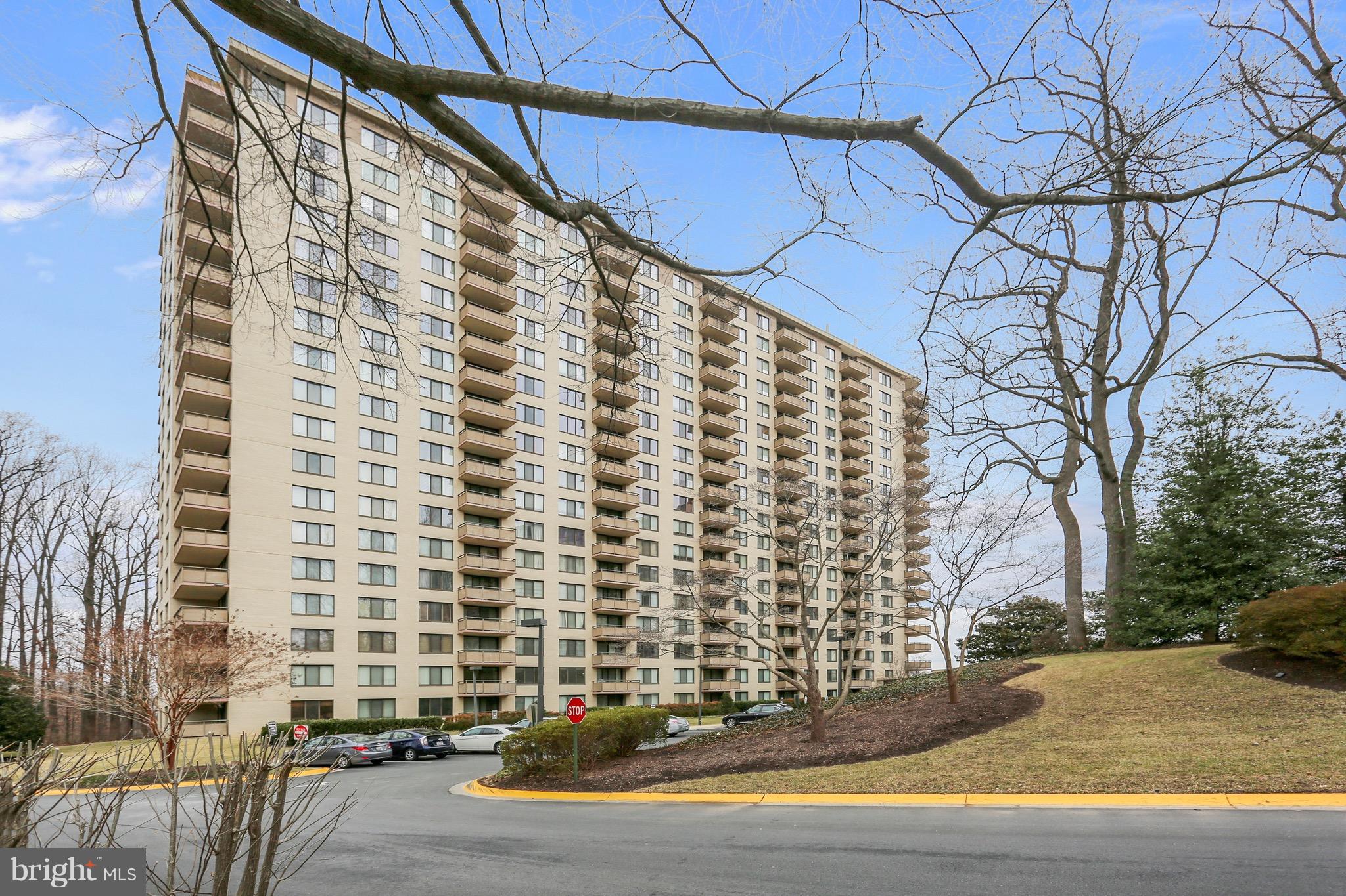 PROMENADE TOWERS - Residential