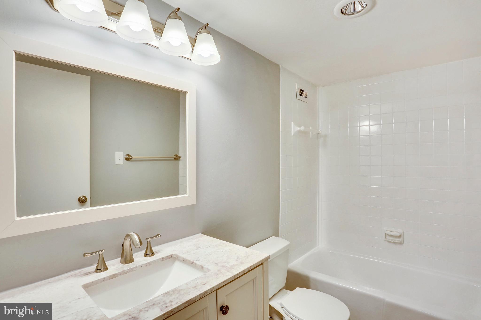 PROMENADE TOWERS - Residential