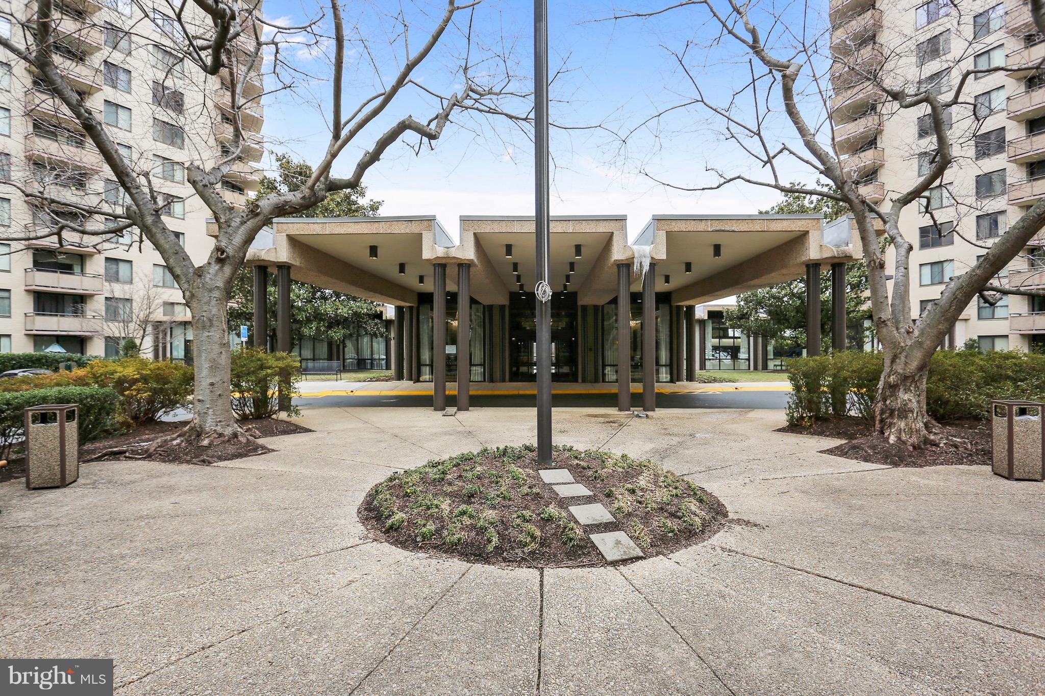 PROMENADE TOWERS - Residential