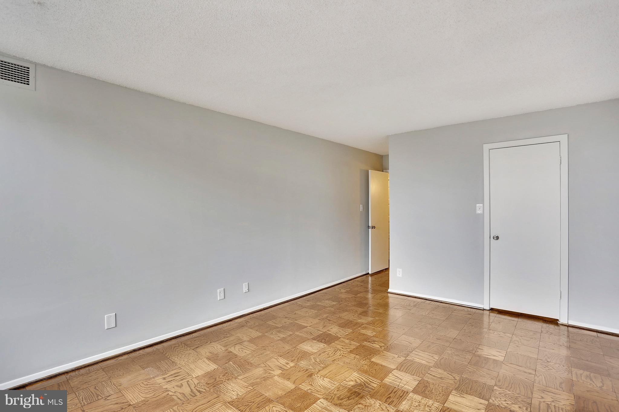 PROMENADE TOWERS - Residential