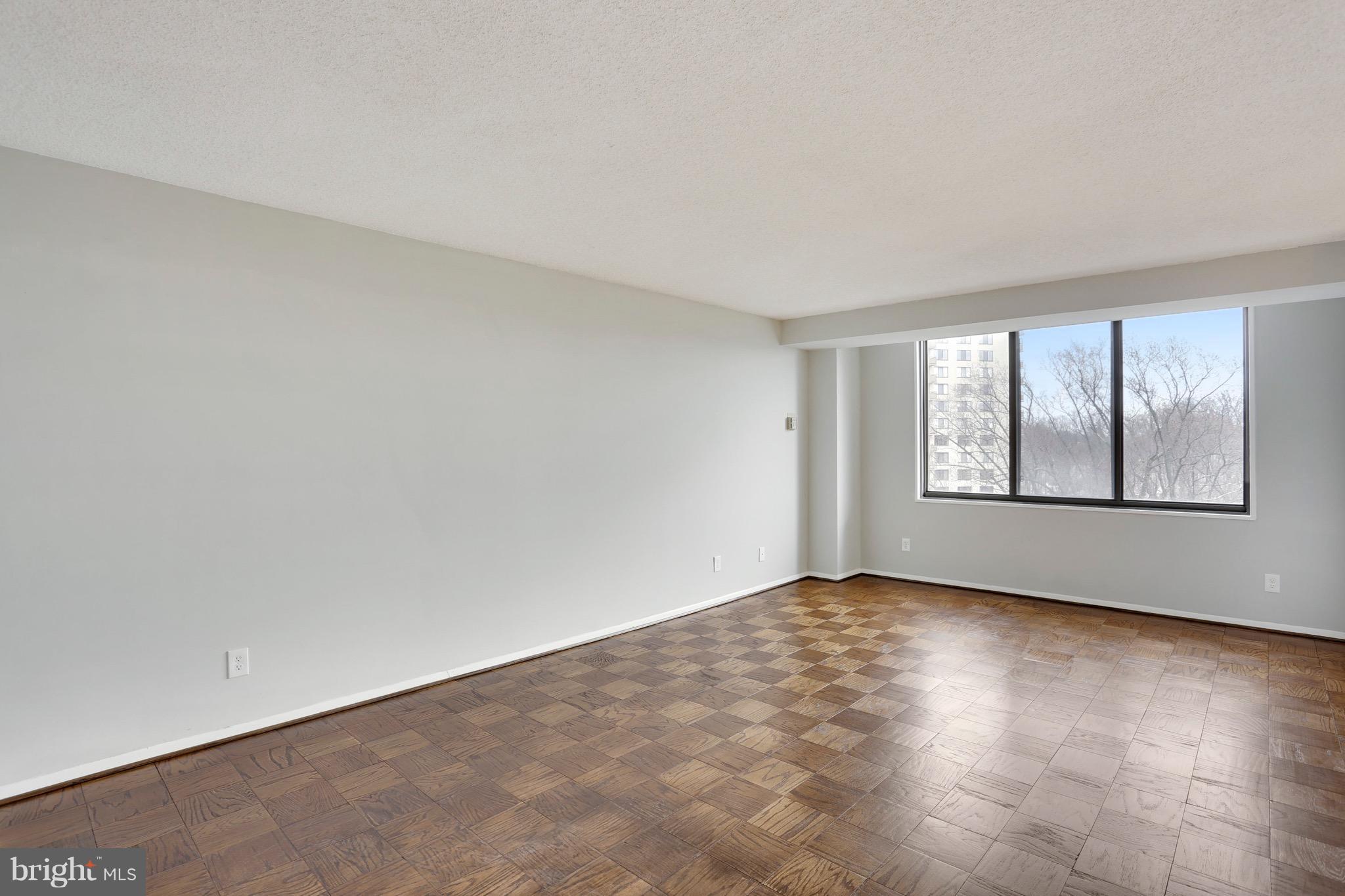 PROMENADE TOWERS - Residential