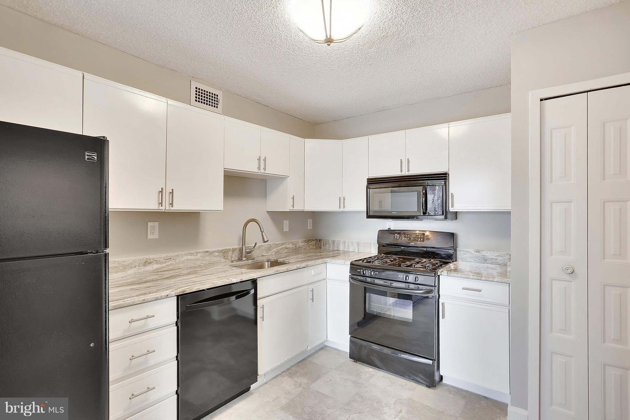 PROMENADE TOWERS - Residential