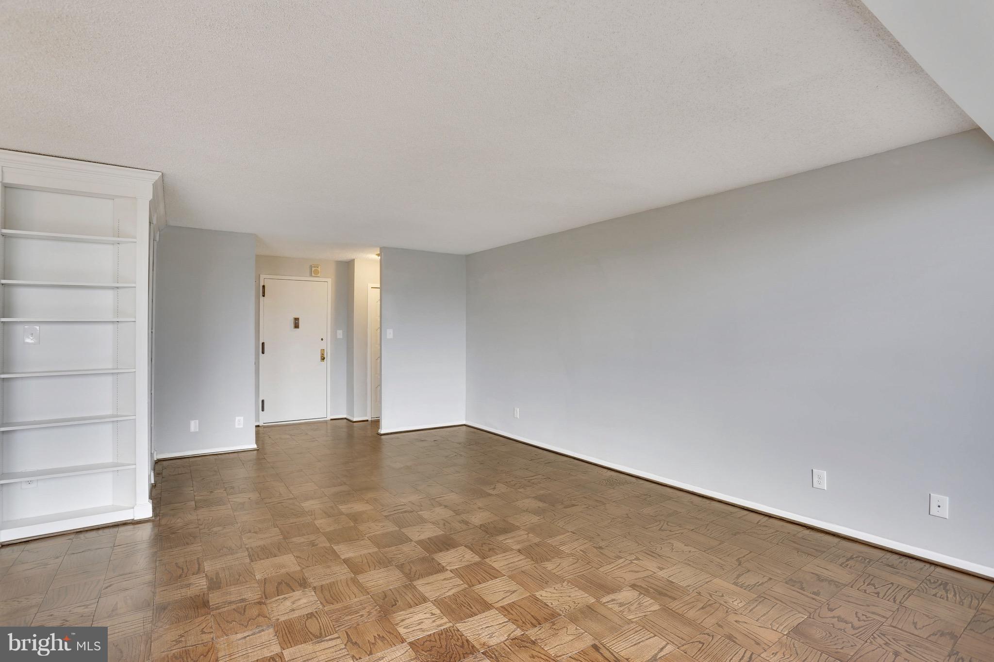 PROMENADE TOWERS - Residential