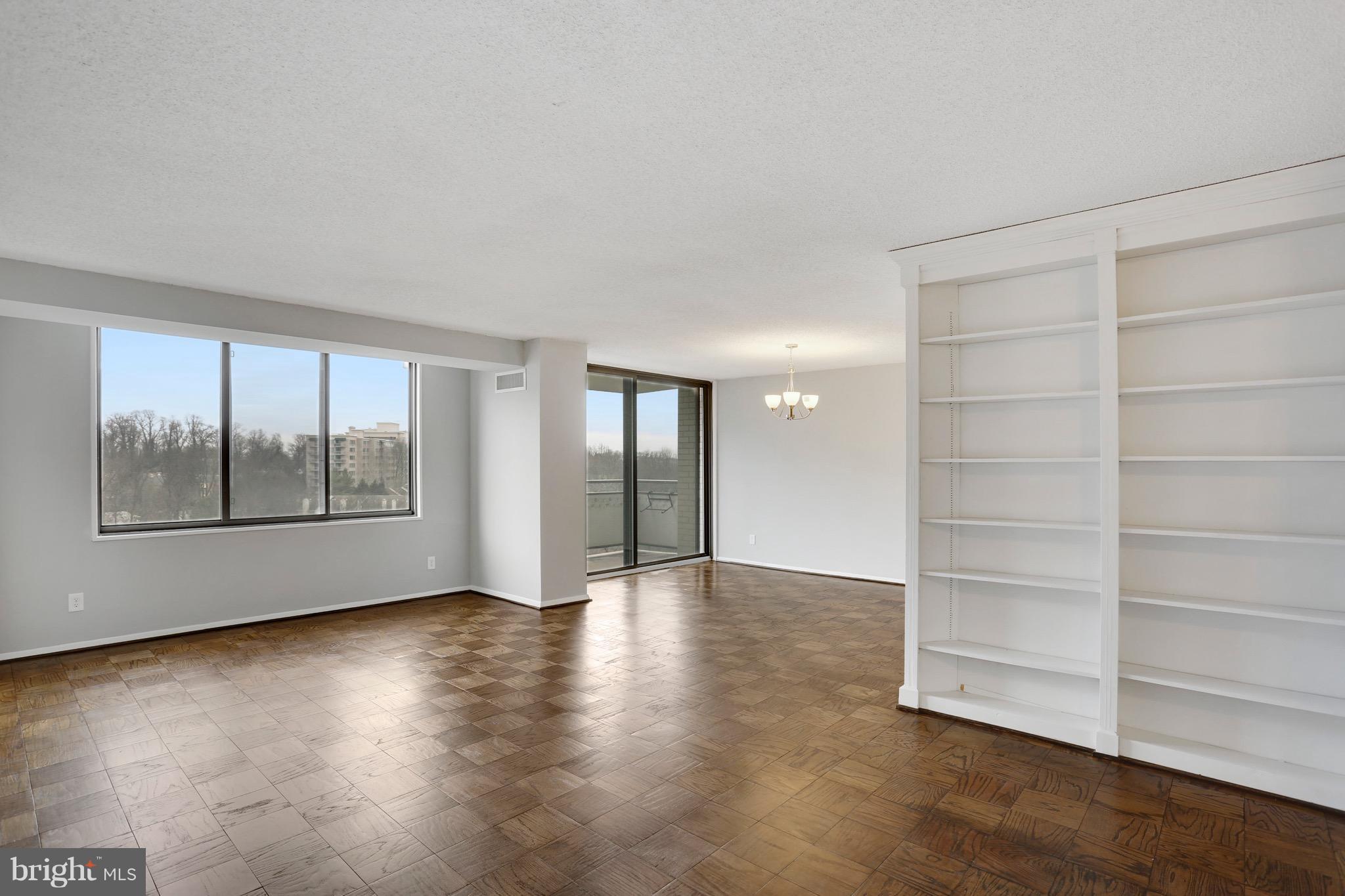 PROMENADE TOWERS - Residential