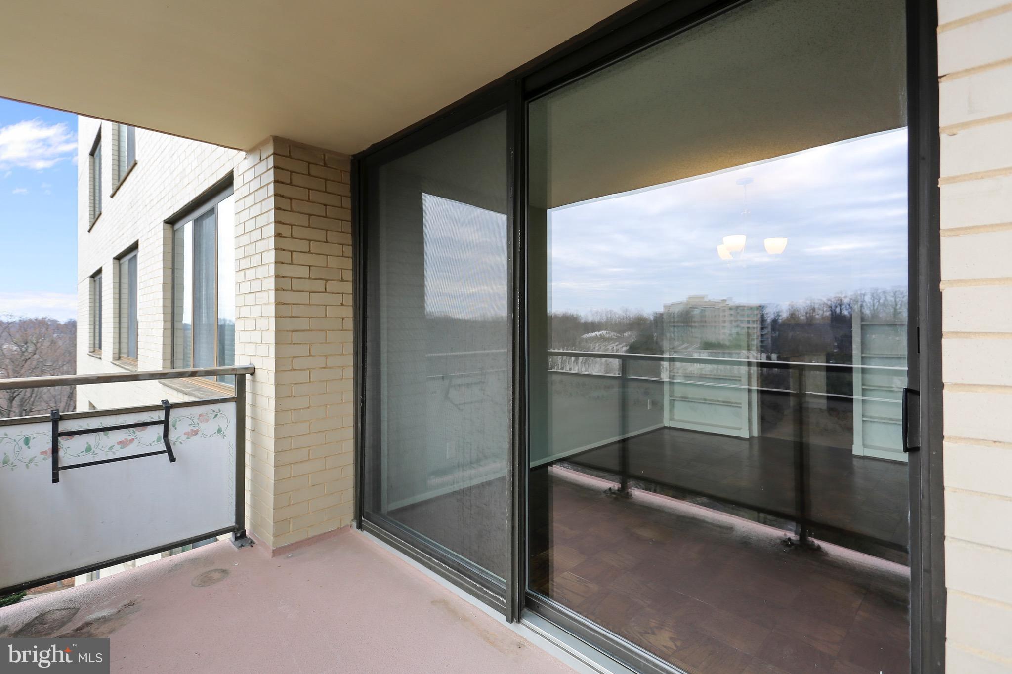 PROMENADE TOWERS - Residential