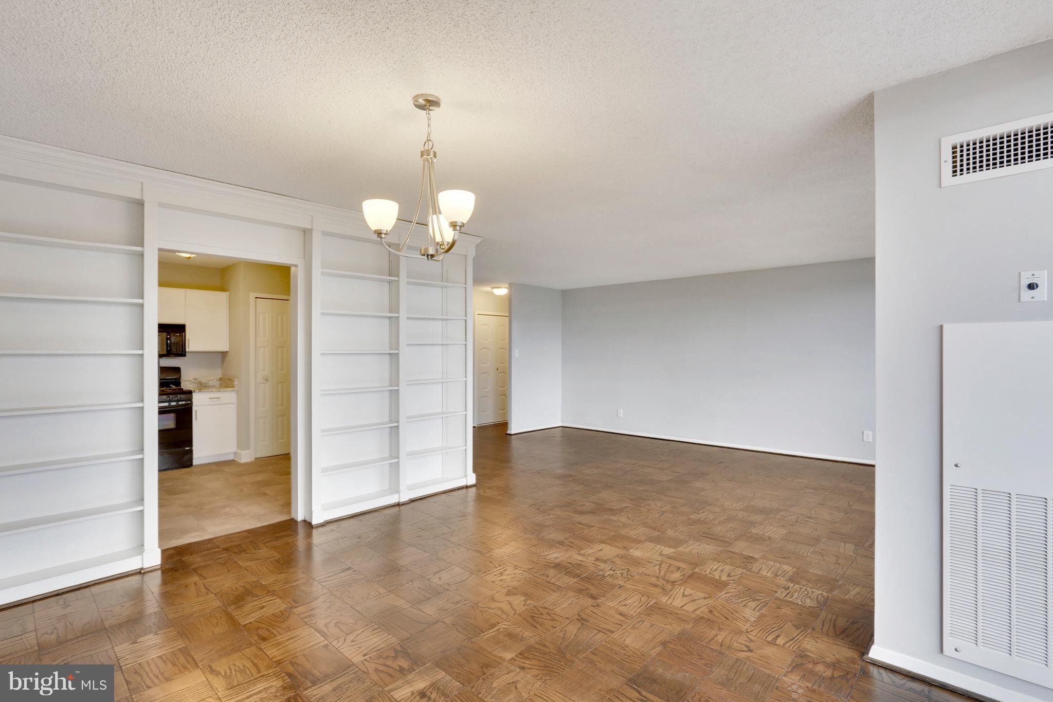 PROMENADE TOWERS - Residential