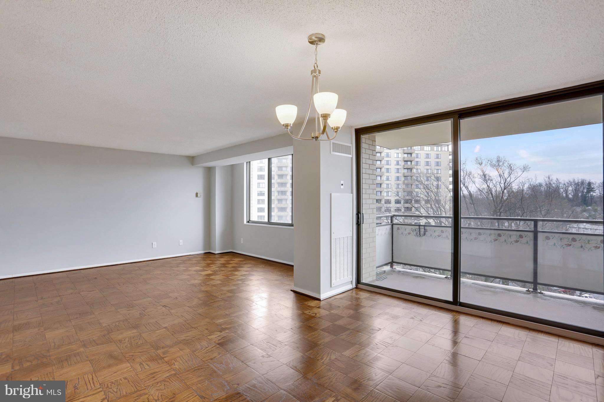 PROMENADE TOWERS - Residential