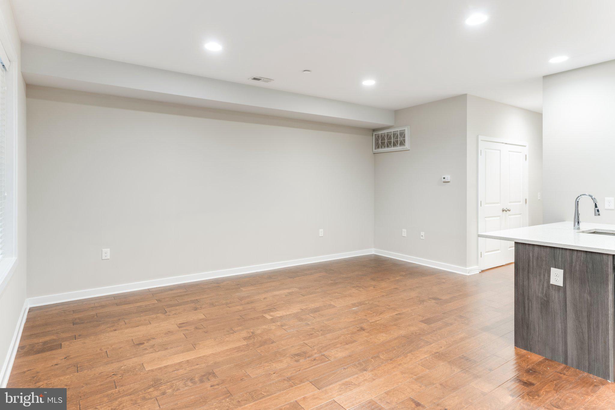 LUDLOW - Residential Lease