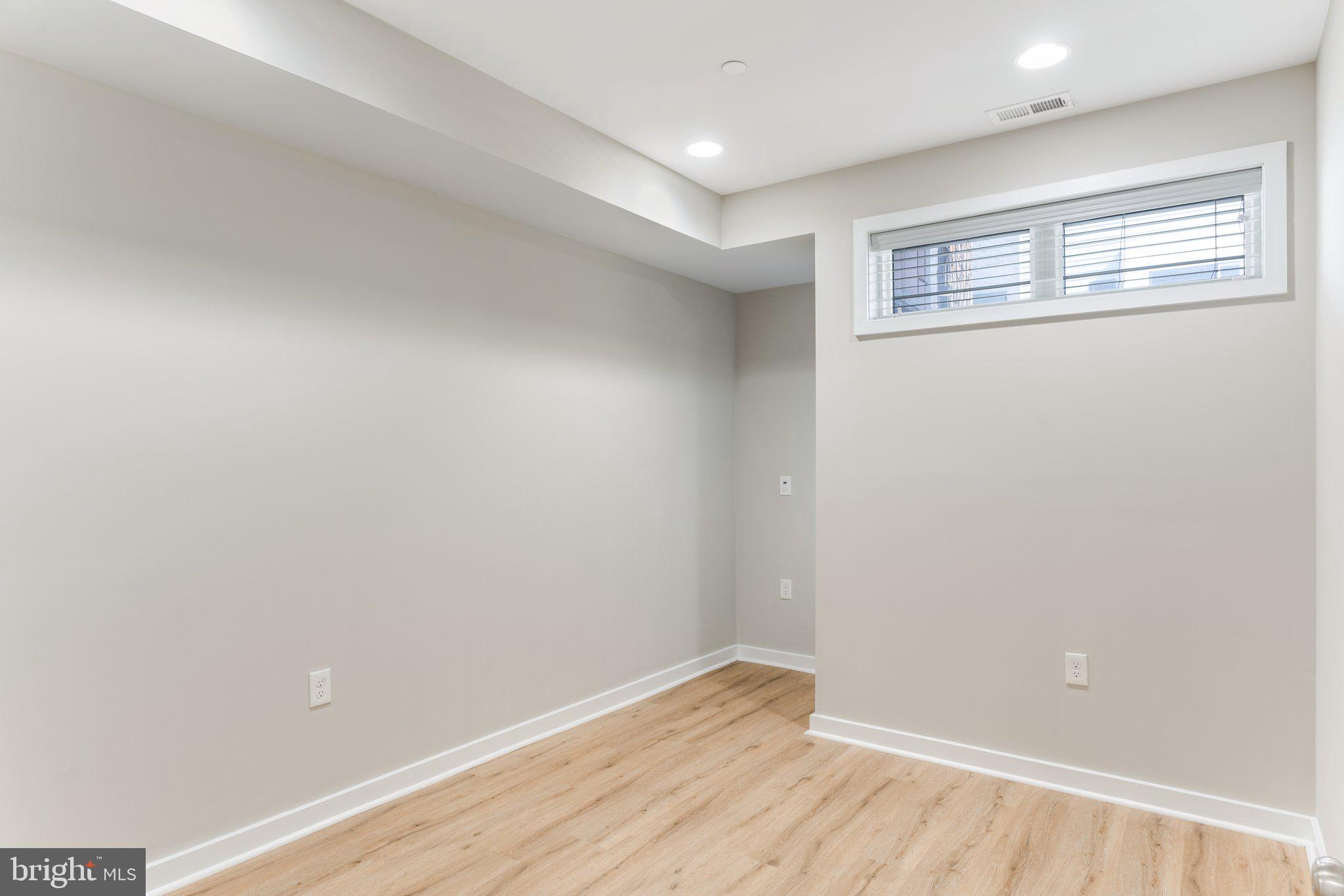 LUDLOW - Residential Lease