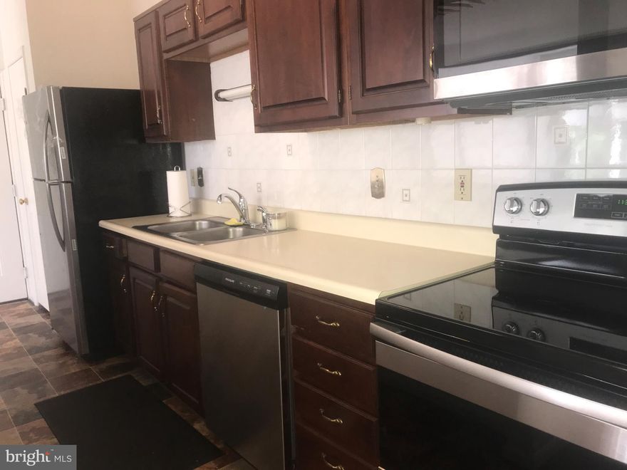 Pent house unit! 2 bedrooms. 1 full bath. Stainless Steel appliances. Washer and Dryer in unit. Sunroom. Deck. Vaulted living room ceiling.Must use WR Diana app & lease. $50 cash each credit applicant over 18 yrs of age.