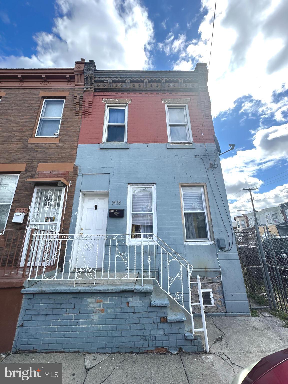 Charming 3-bedroom, 1-bathroom property for sale on a good, quiet street
Property is Vacant