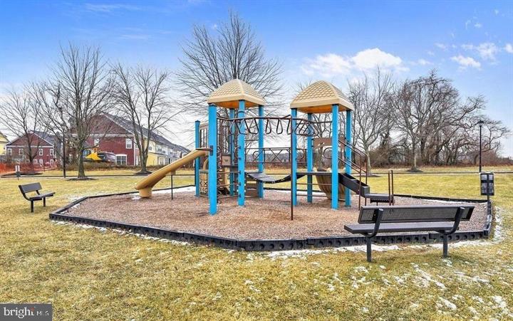 VILLAGE OF MONTGOMERY RUN - Residential