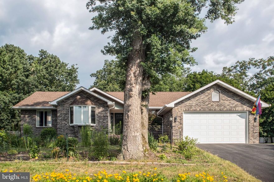 IMPRESSIVE 5-6 BDRM 3 1/2 BATH ON CHERRYWOOD AVE! MAIN LEVEL: PRIMARY BDRM (SUITE) HAS LG CLOSET AND BATHROOM W ITH JETTED TUB! OPEN FLR PLAN WITH CATHEDRAL CEILING - LIV RM WITH GAS FIREPLACE - KIT HAS PLENTY OF COUNTER SPACE AND CABINETS AND IS OPEN TO THE LIV RM - SEP DIN RM - OFFICE - 3 ADDITIONAL BDRMS ON MAIN LEVEL AND LAUNDRY RM - LOWER LEVEL HAS LG FAM RM - BDRM #5 - OFFICE (COULD BE USED AS BDRM #6) AND A FULL BATH - 2 CAR GARAGE WITH NEW GARAGE DOR (2022) TWO HOT WATER HEATERS - WHOLE HOME HUMIDIFIER (2023) NICE DECK IN BACK YARD AND YARD IS LEVEL AND PARTIALLY FENCED! GREAT FOR ENTERTAINING!! OR JUST HANGING OUT!