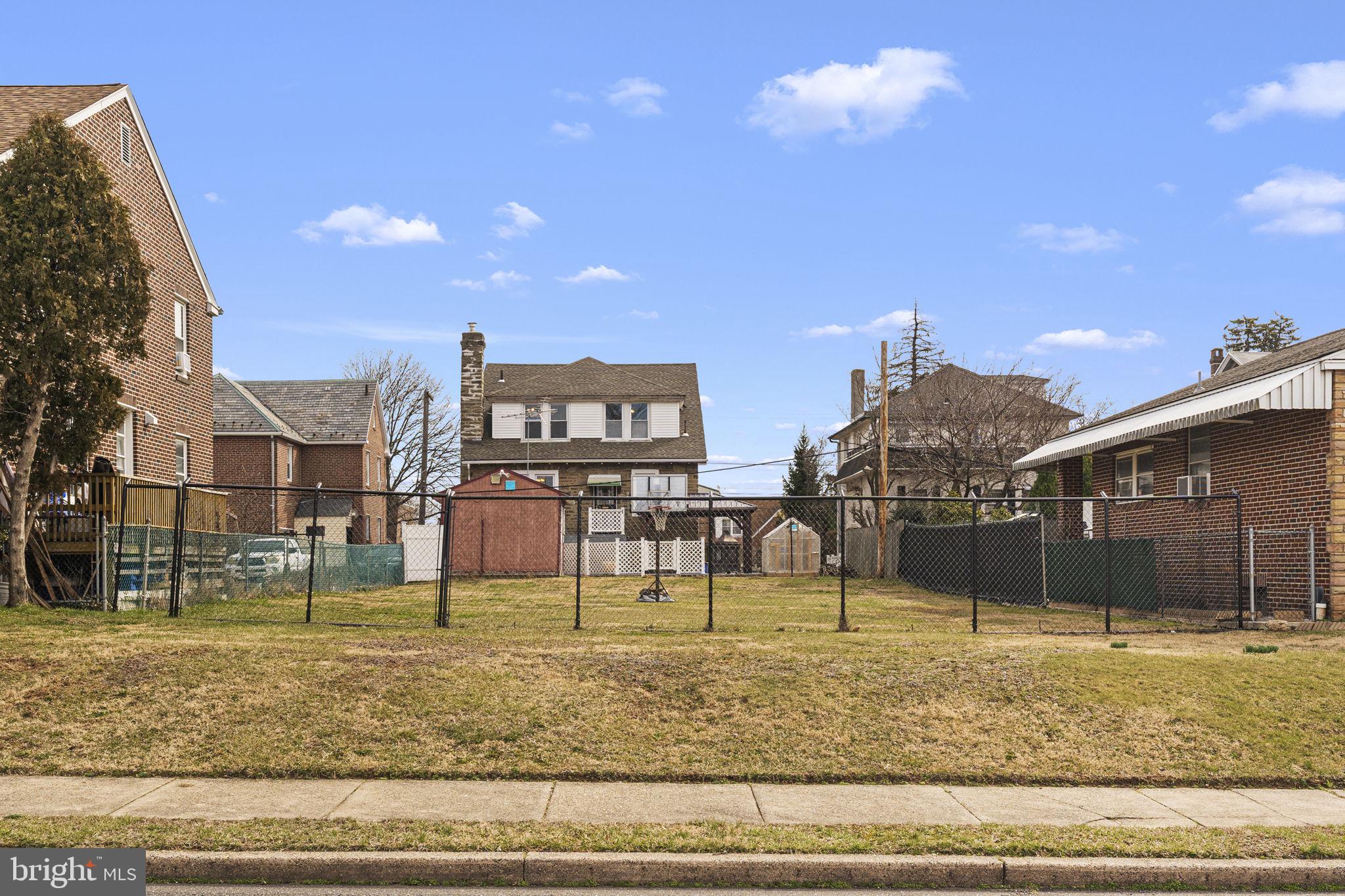 EAST OAK LANE - Land