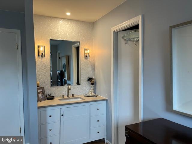 LAKE BRADDOCK - Residential Lease