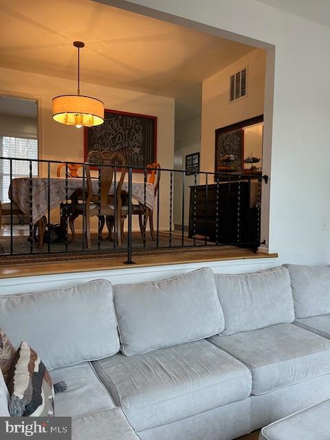 LAKE BRADDOCK - Residential Lease