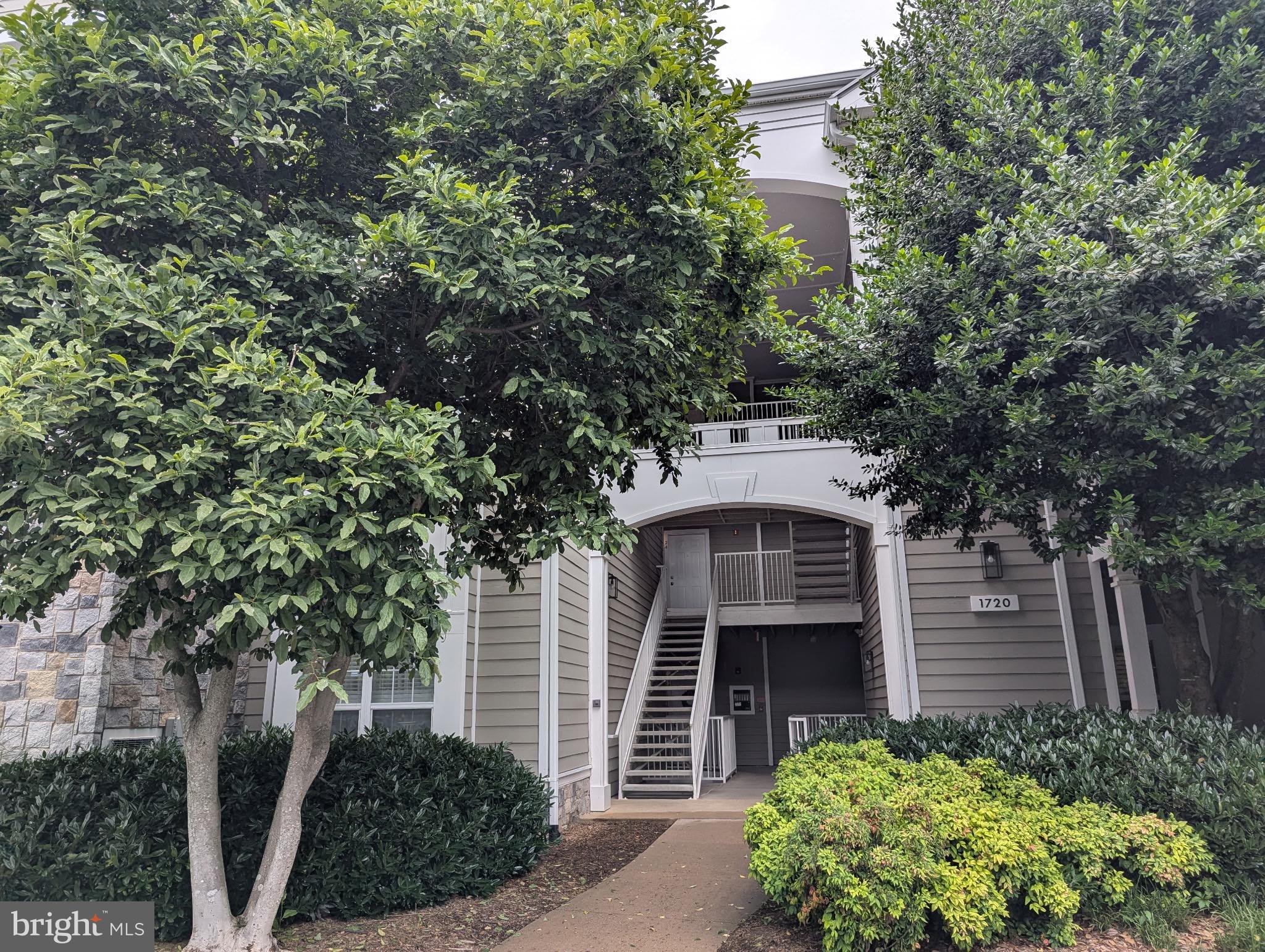 1720 LAKE SHORE CREST DRIVE 34