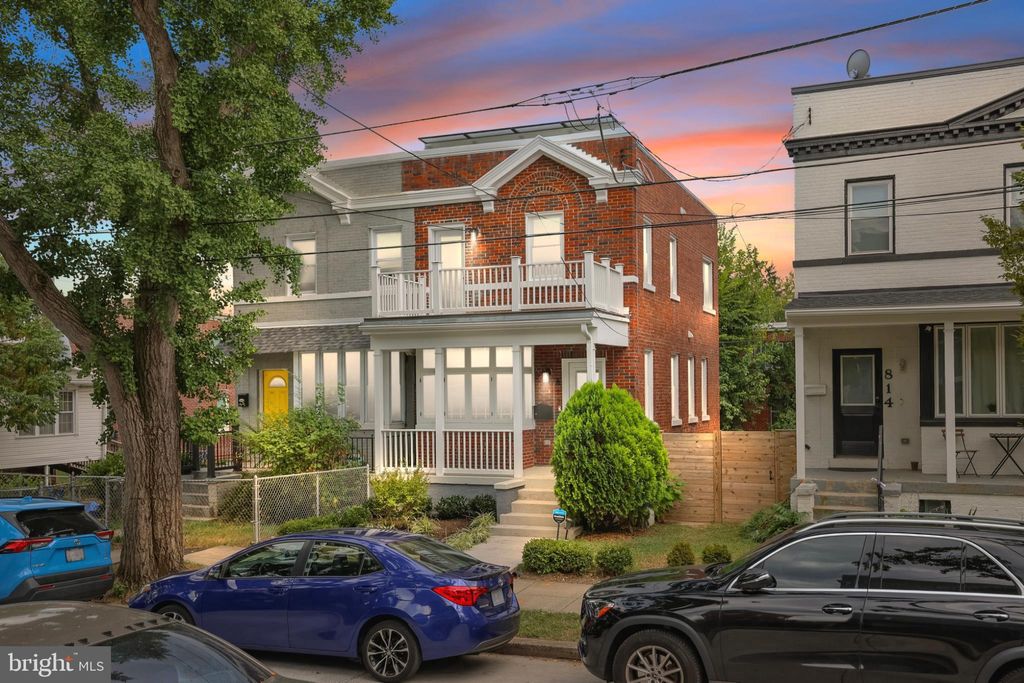 Photo of 812 Tewkesbury Place NW, WASHINGTON, DC 20012 (MLS # DCDC2222140)