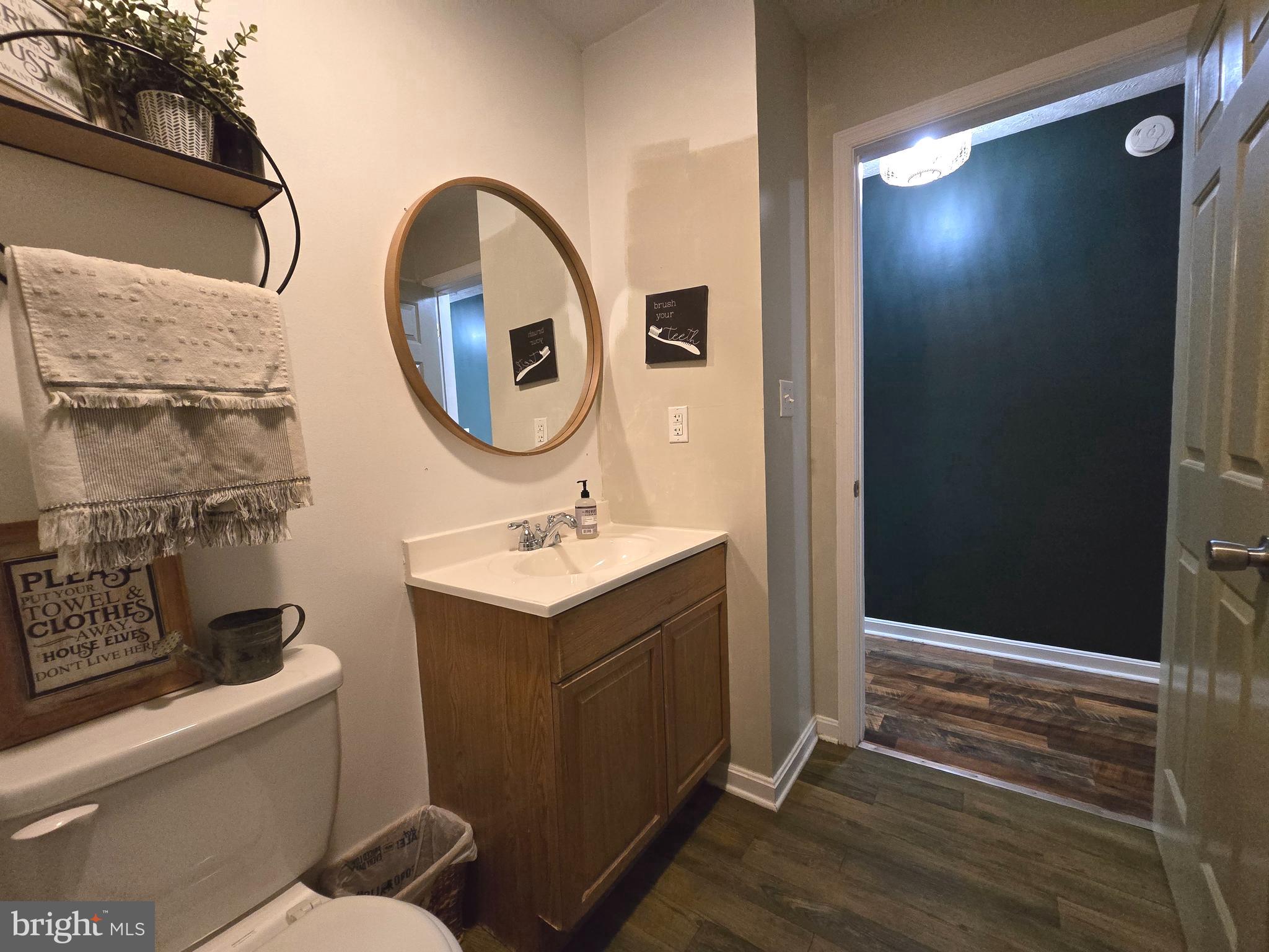 COLONIAL VILLAGE - Residential