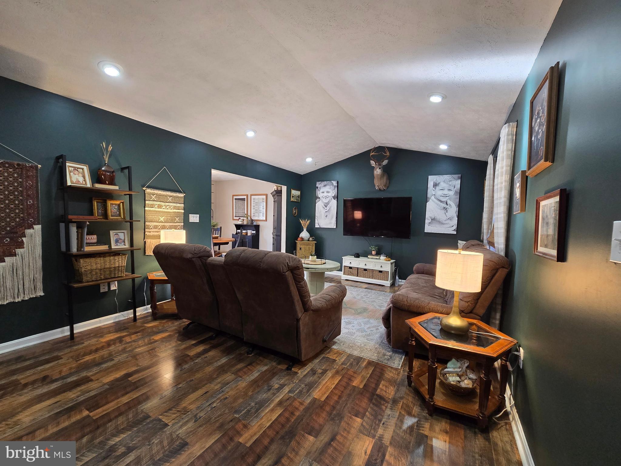 COLONIAL VILLAGE - Residential