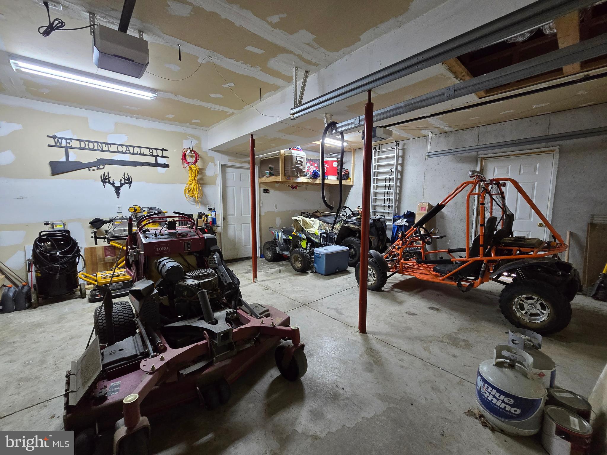 COLONIAL VILLAGE - Residential