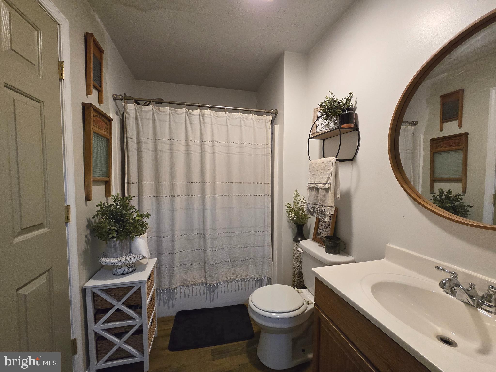 COLONIAL VILLAGE - Residential