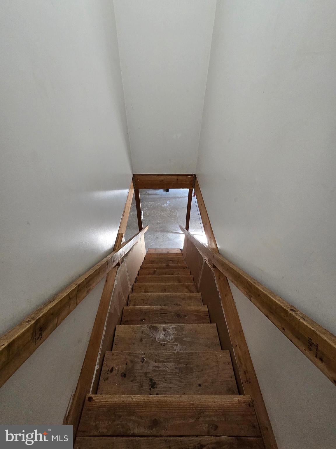 COLONIAL VILLAGE - Residential