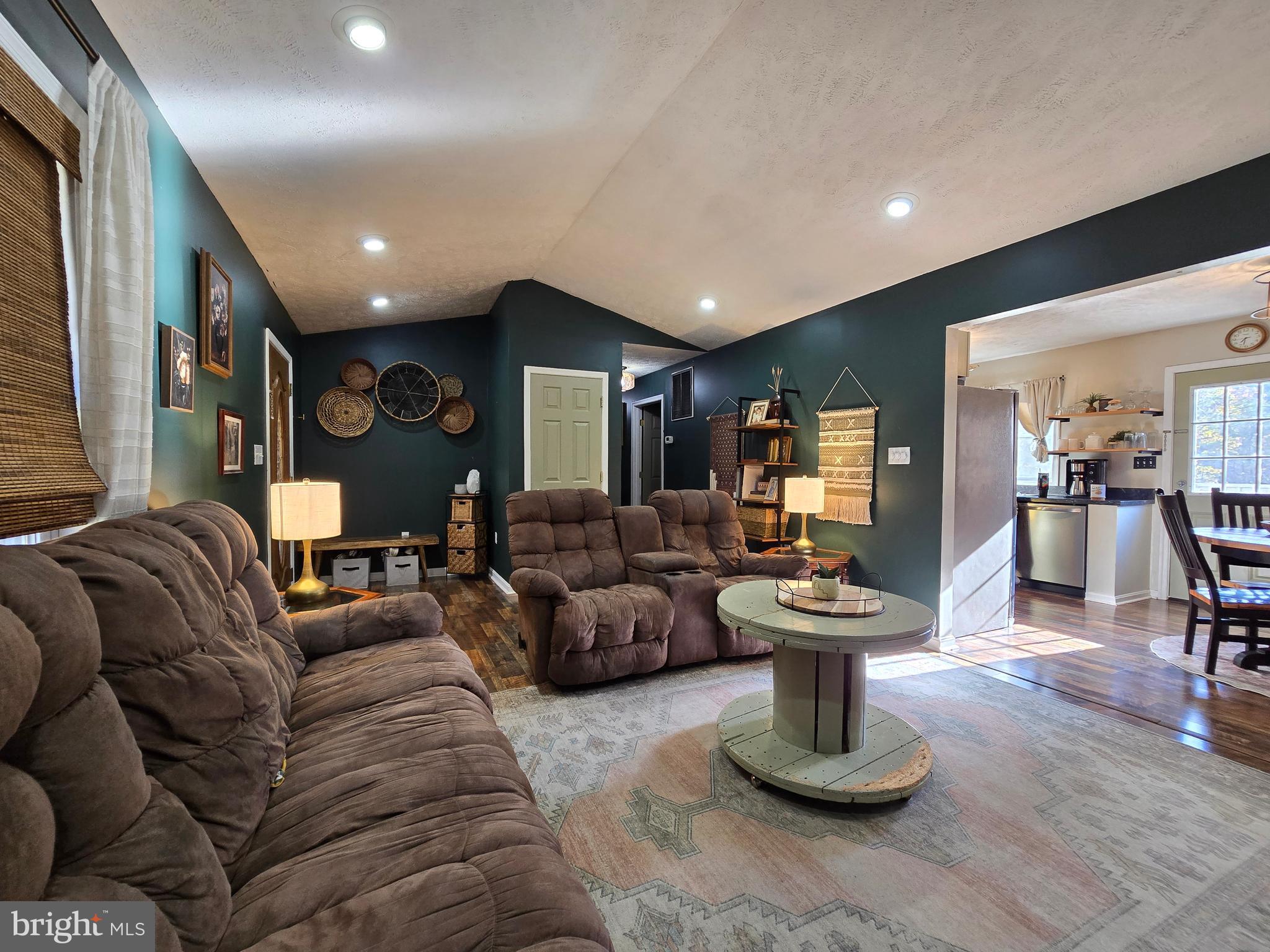 COLONIAL VILLAGE - Residential