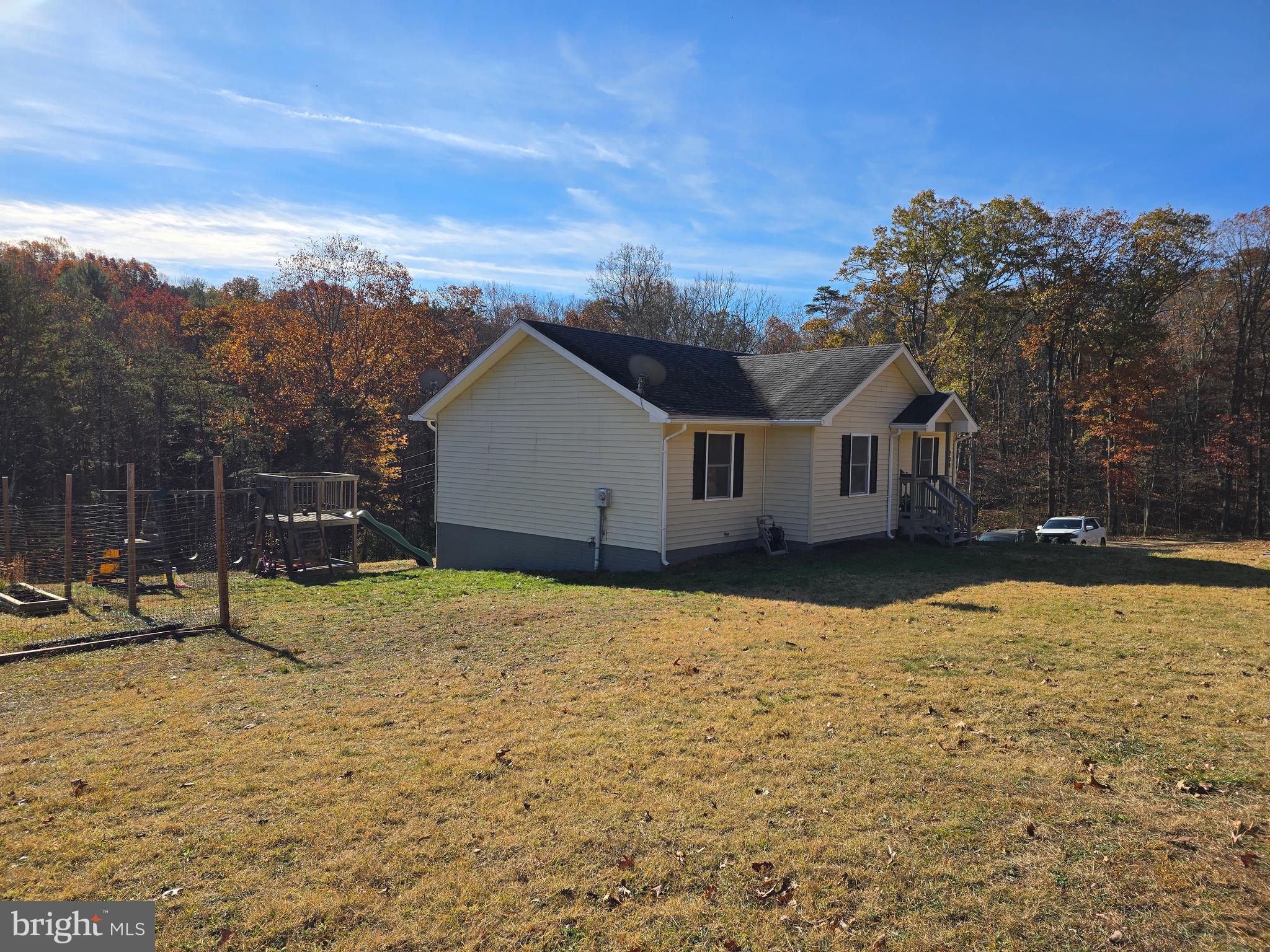 COLONIAL VILLAGE - Residential