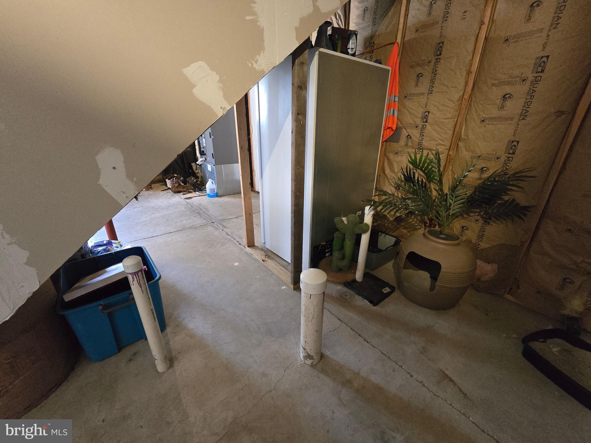 COLONIAL VILLAGE - Residential