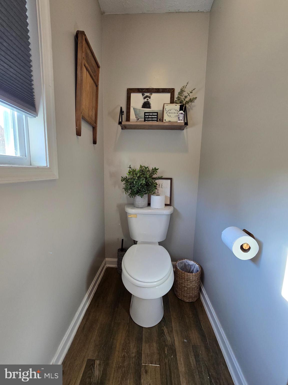 COLONIAL VILLAGE - Residential