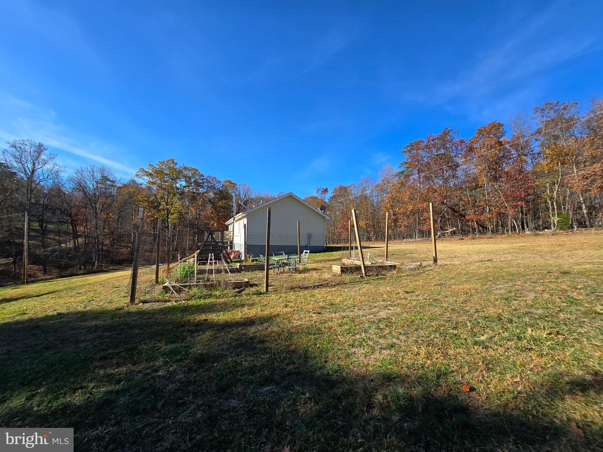 COLONIAL VILLAGE - Residential