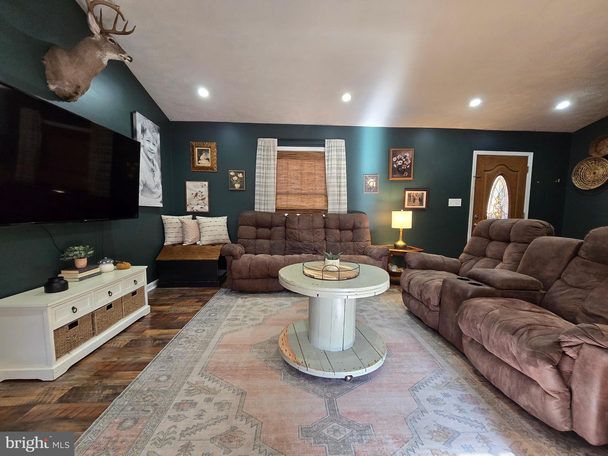 COLONIAL VILLAGE - Residential