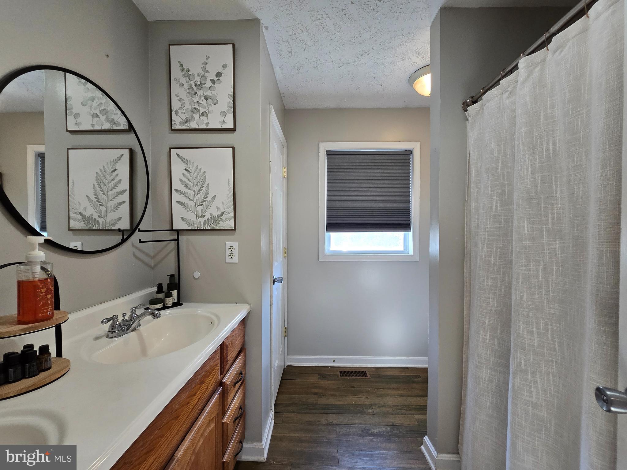 COLONIAL VILLAGE - Residential