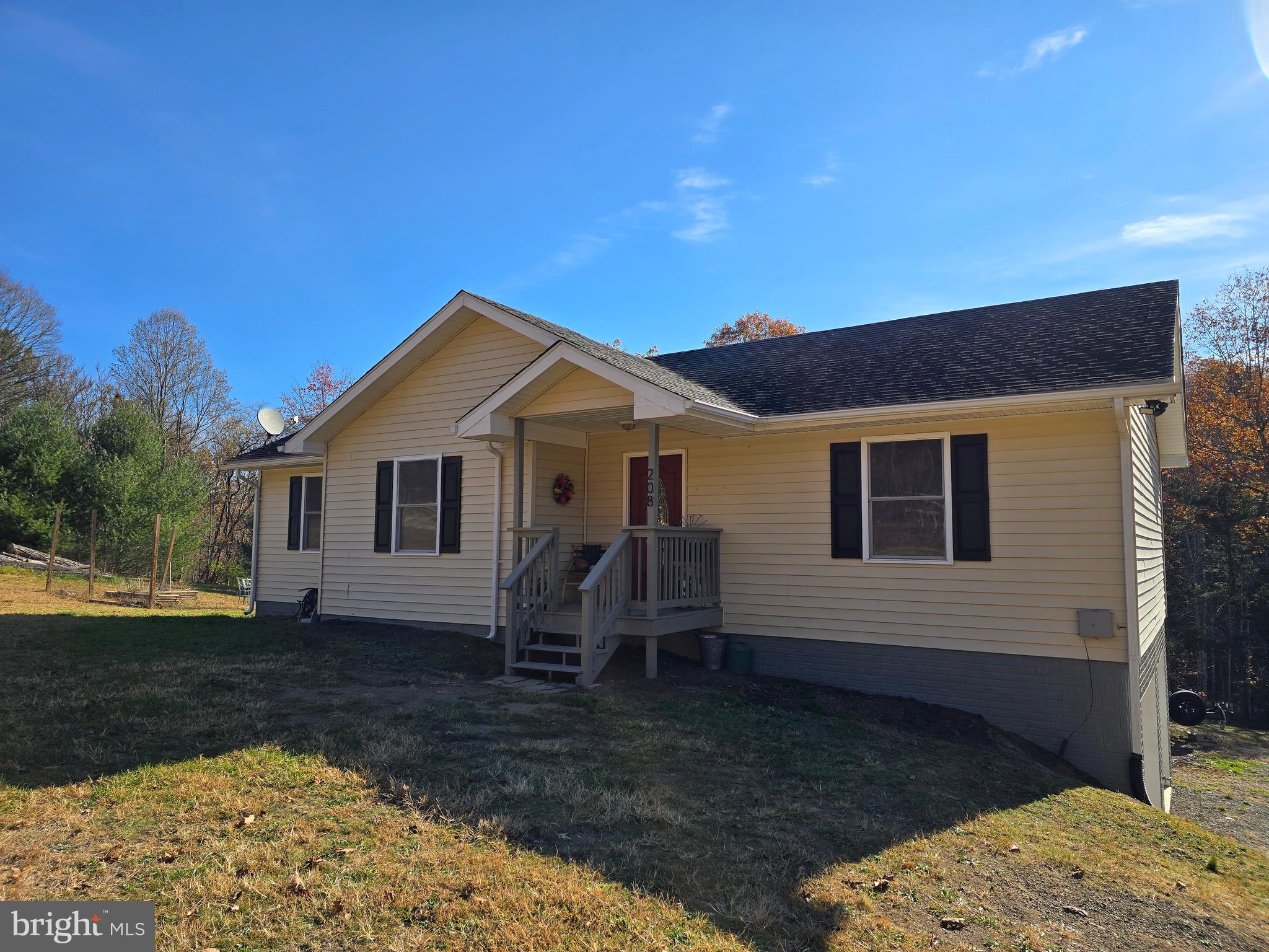 COLONIAL VILLAGE - Residential