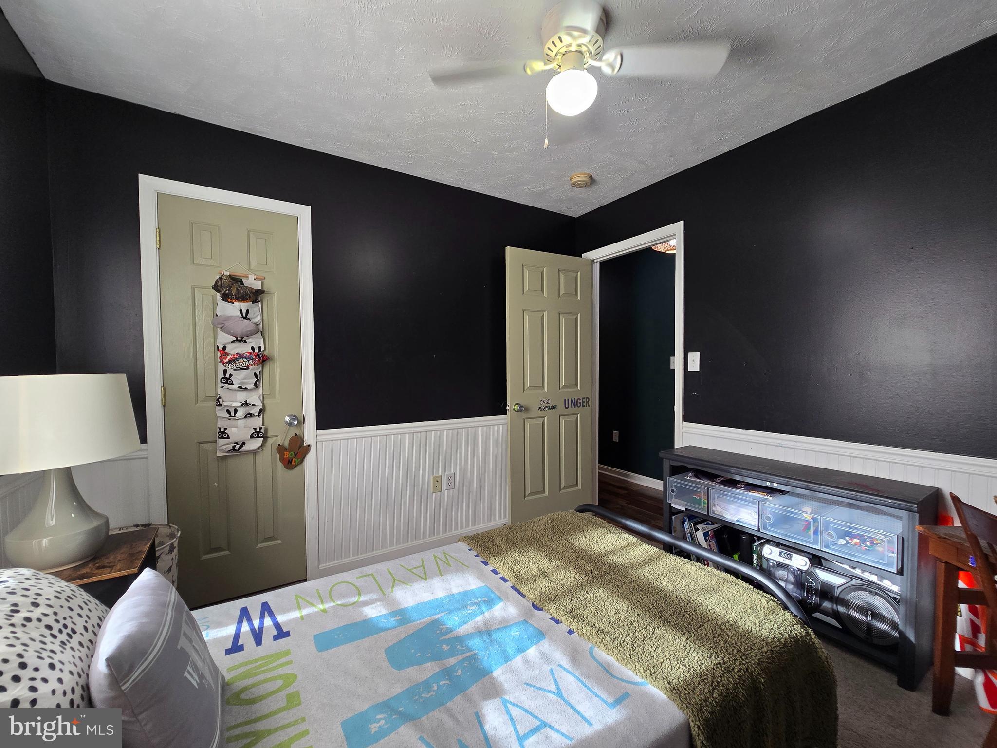 COLONIAL VILLAGE - Residential