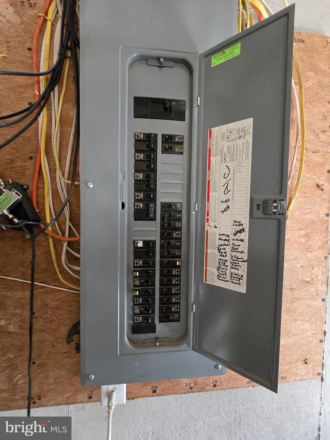 COLONIAL VILLAGE - Residential