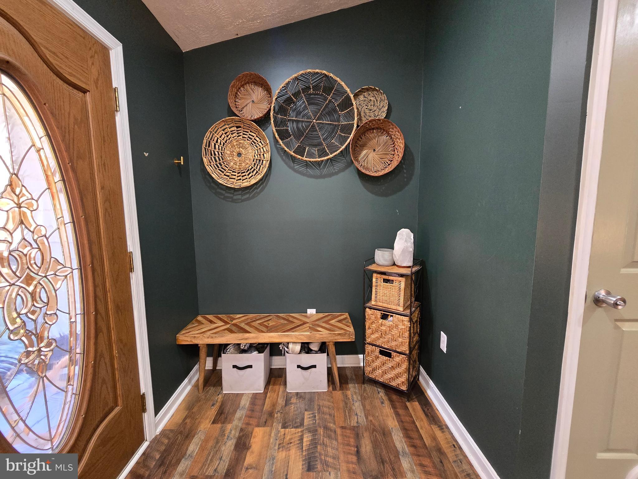 COLONIAL VILLAGE - Residential