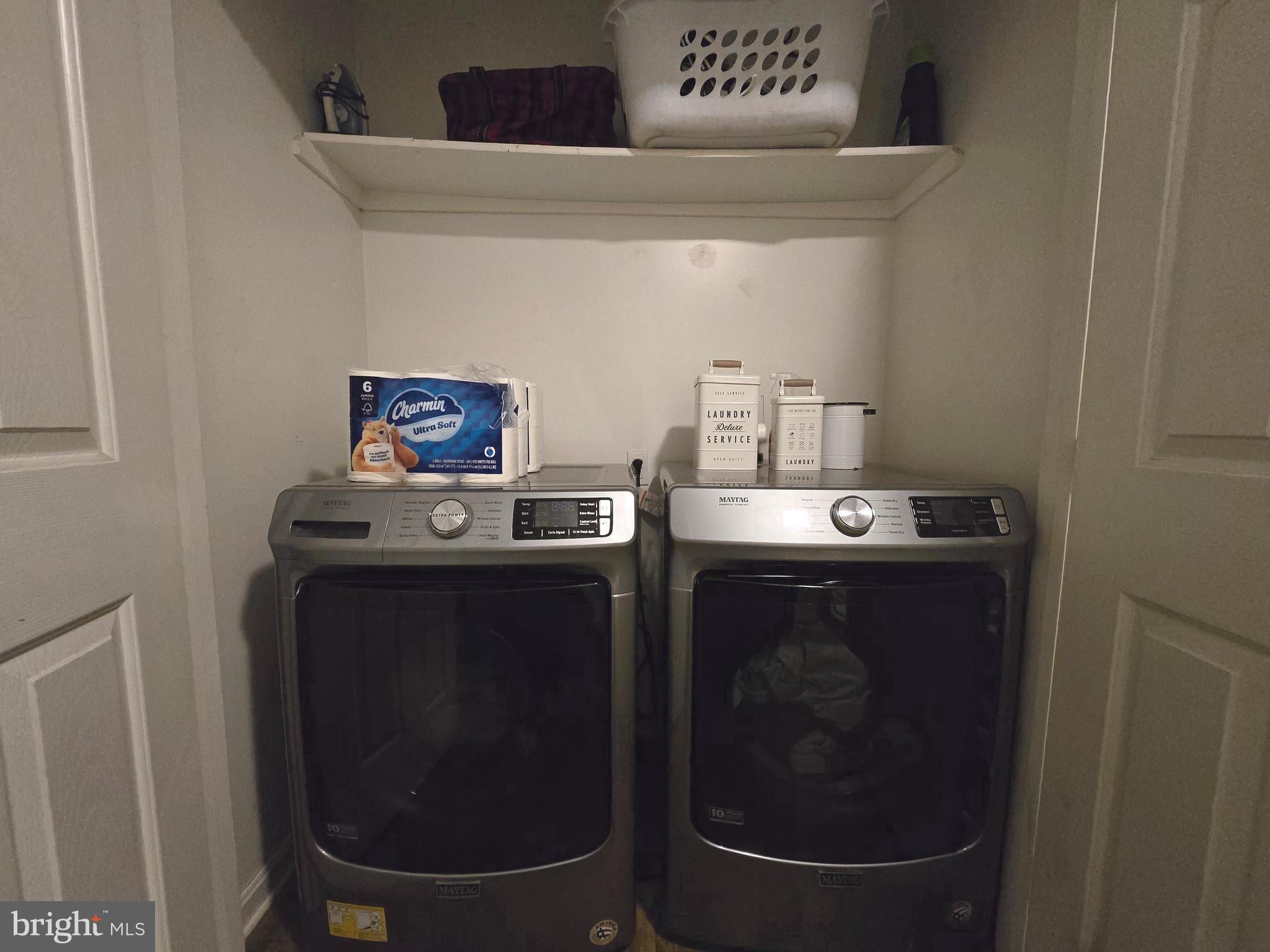 COLONIAL VILLAGE - Residential