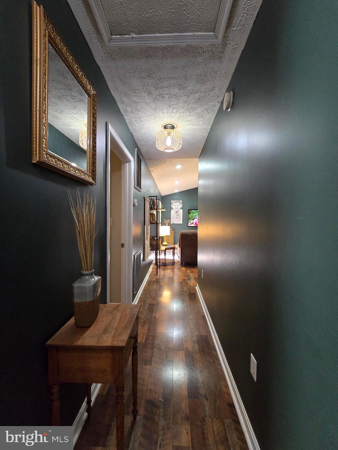 COLONIAL VILLAGE - Residential