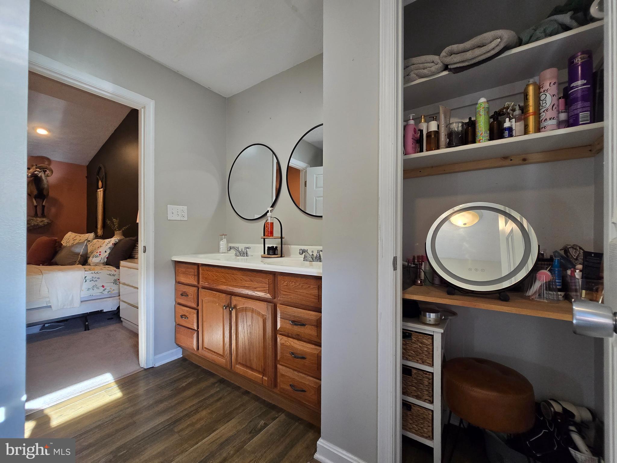 COLONIAL VILLAGE - Residential