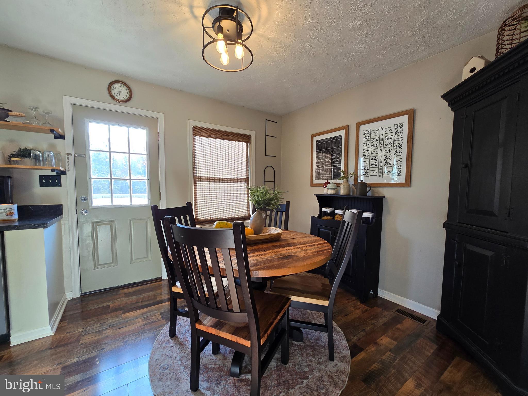 COLONIAL VILLAGE - Residential