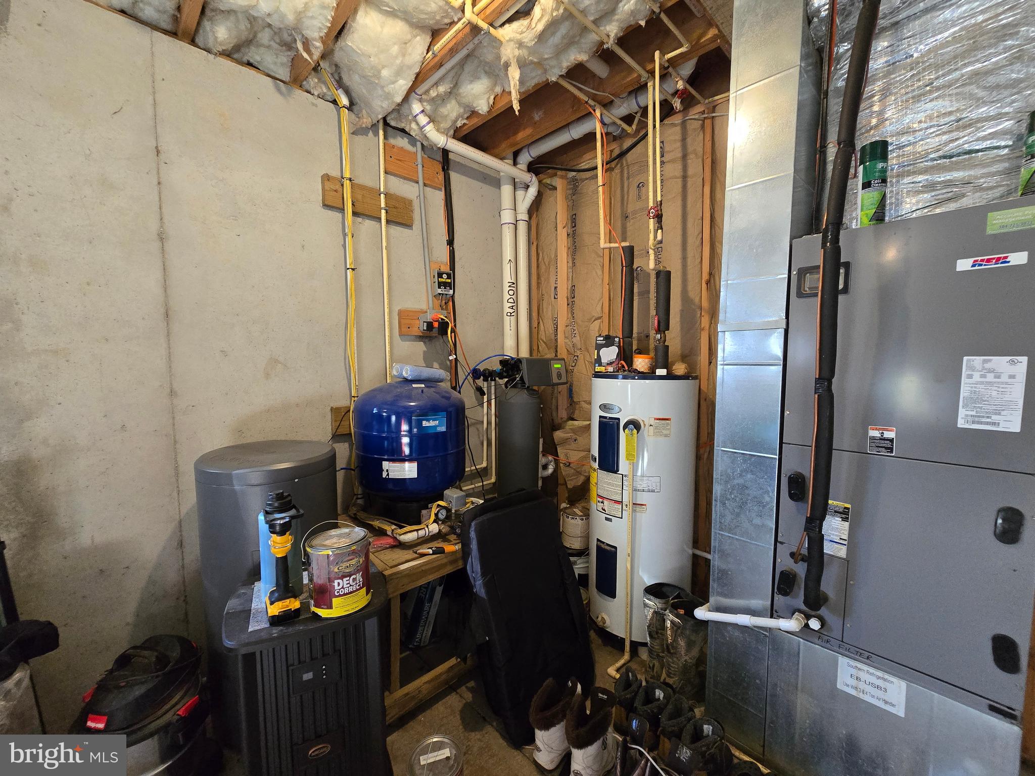 COLONIAL VILLAGE - Residential