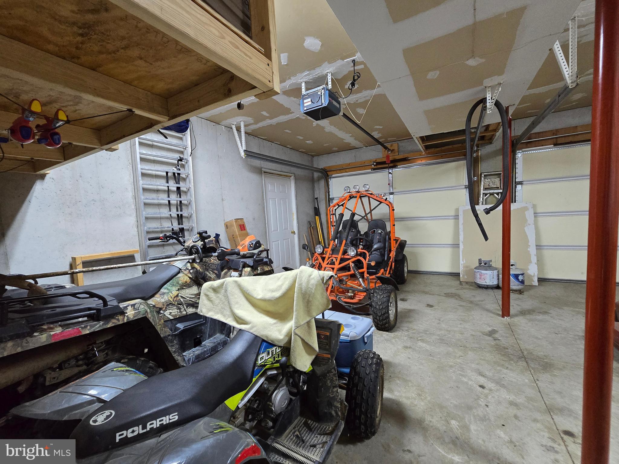 COLONIAL VILLAGE - Residential